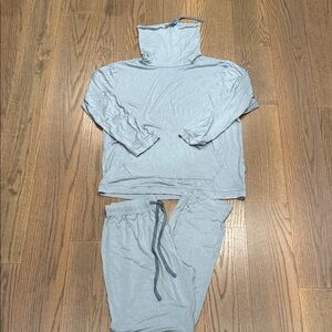 Woman’s light blue pajama set pant shirt medium
